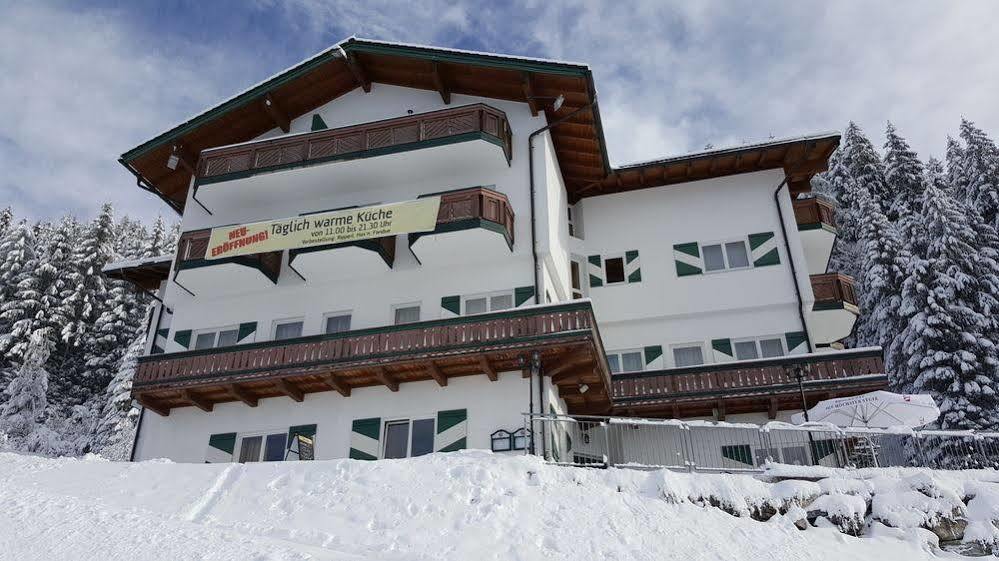 Hotel Hahnbaum Sankt Johann im Pongau Exterior photo